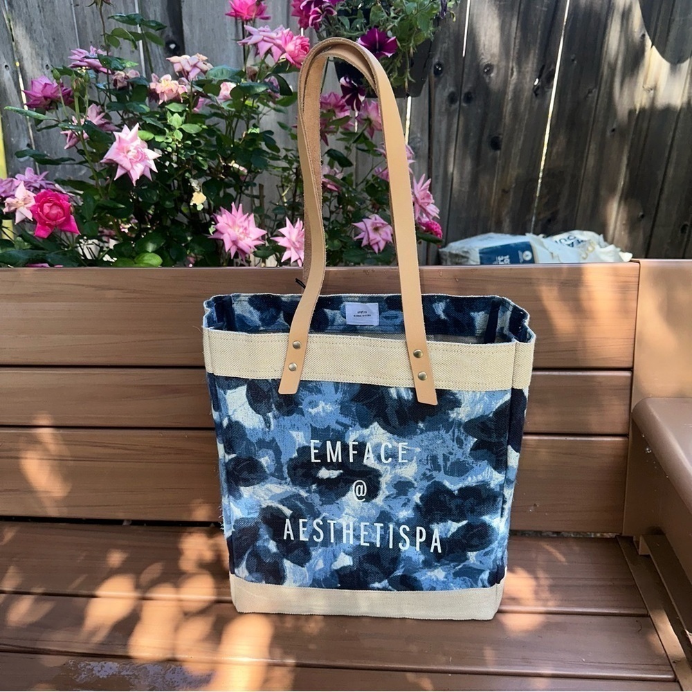 Apolis Market Bag Indigo Bloom
Collection by Liesel Plambeck new with tags - Picture 4 of 9